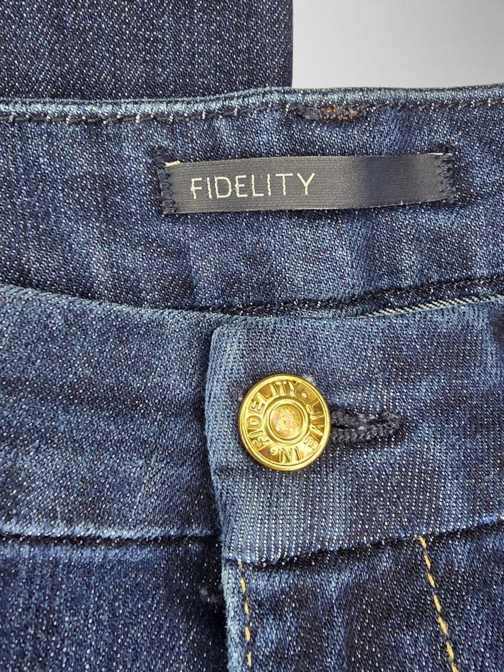 FIDELITY Low Rise Straight Leg - 28 - Picture 7 of 11